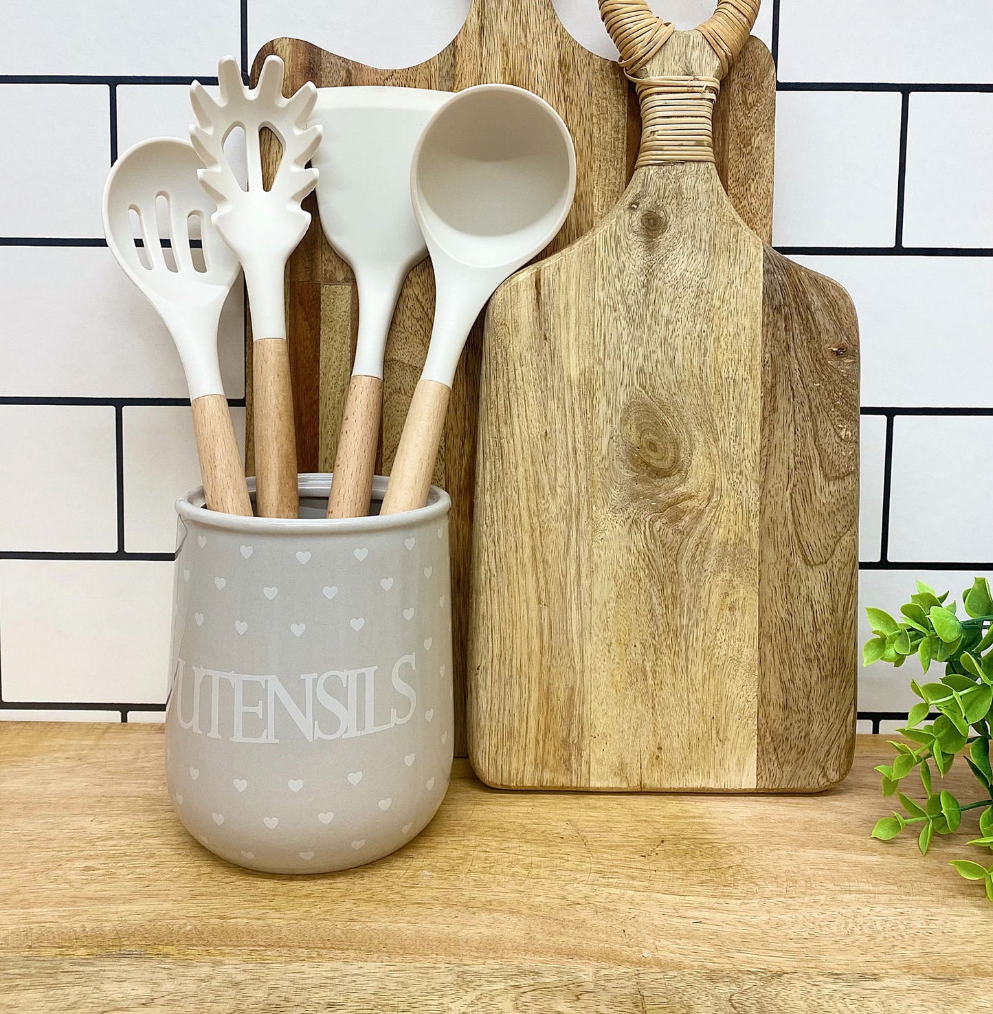 hearts-design-utensil-holderat Willow and Wine!